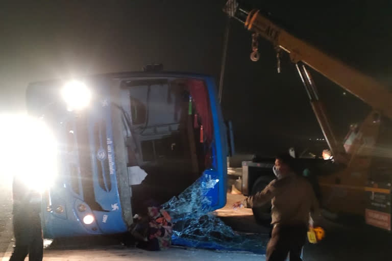 yamuna_express_way_accident