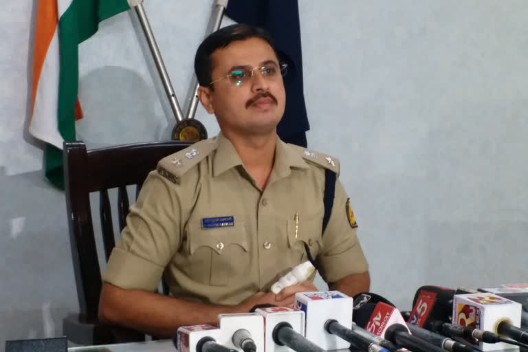 We will ready to give protection for the young girls family: DCP Dr. Vikram Amate  Belgaum DCP Dr. Vikram Amate news  Ramesh Jarkiholi CD case  Ready to give protection to the young girl's family: DCP Dr. Vikram Amate  സിഡി വിവാദം; യുവതിയുടെ കുടുംബത്തിന് സംരക്ഷണം നൽകാൻ തയ്യാറെന്ന് ഡിസിപി  സിഡി വിവാദം  യുവതിയുടെ കുടുംബത്തിന് സംരക്ഷണം നൽകാൻ തയ്യാറെന്ന് ഡിസിപി  സംരക്ഷണം  രമേശ് ജാർക്കിഹോളി