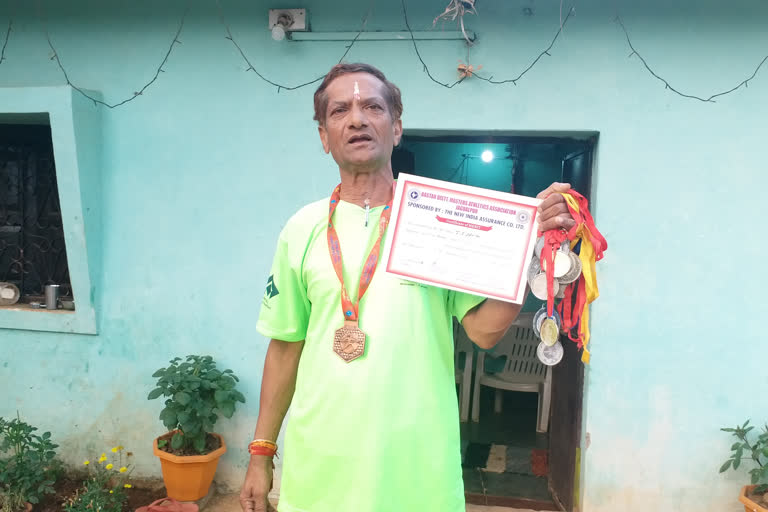 Age is just a number for this septuagenarian Bastar man