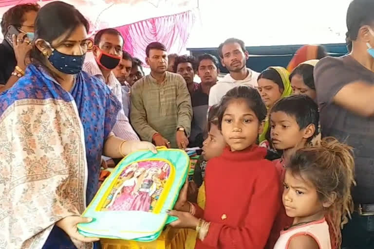 Marwadi Yuva Manch celebrates the birthday of the girls in Koderma