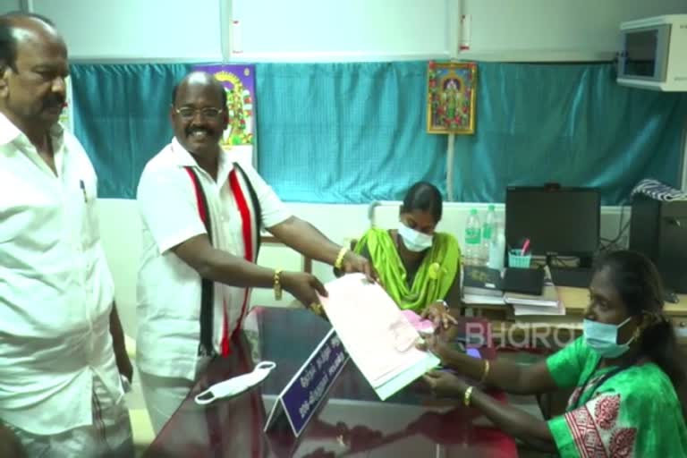 விருதுநகரில் அமமுக வேட்பாளர் வேட்பு மனு தாக்கல்!