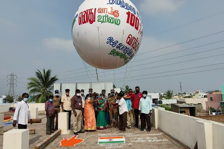 நகராட்சி சார்பில் ராட்சத பலூன் பறக்க விட்டு விழிப்புணர்வு