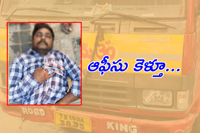 software engineer died in road accident at uppal cricket stadium near ek minar in hyderabad today