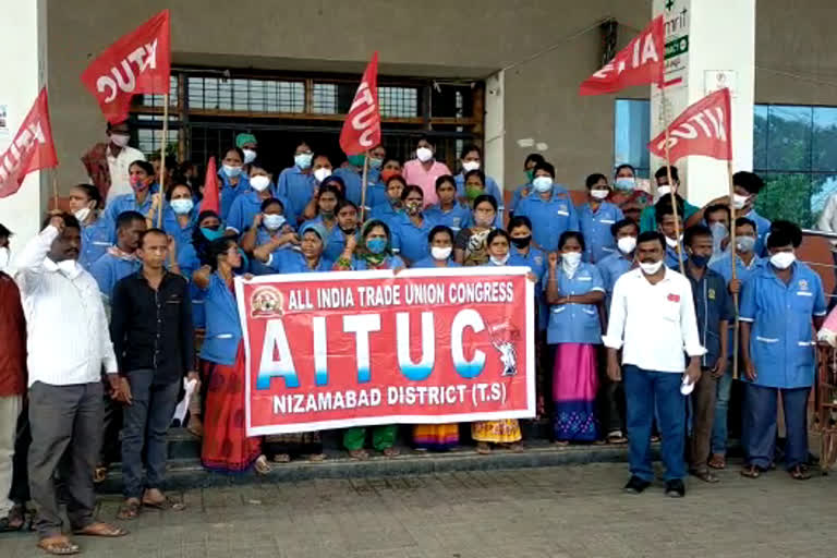 sanitation staff dharna at nizamabad hospital