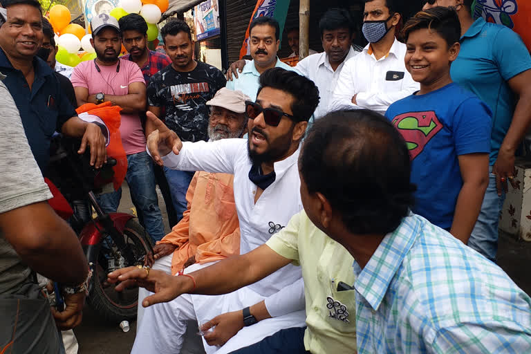 trinamool-candidate-raj-chakrabortys-election-campaign-at-the-barrackpore-assembly