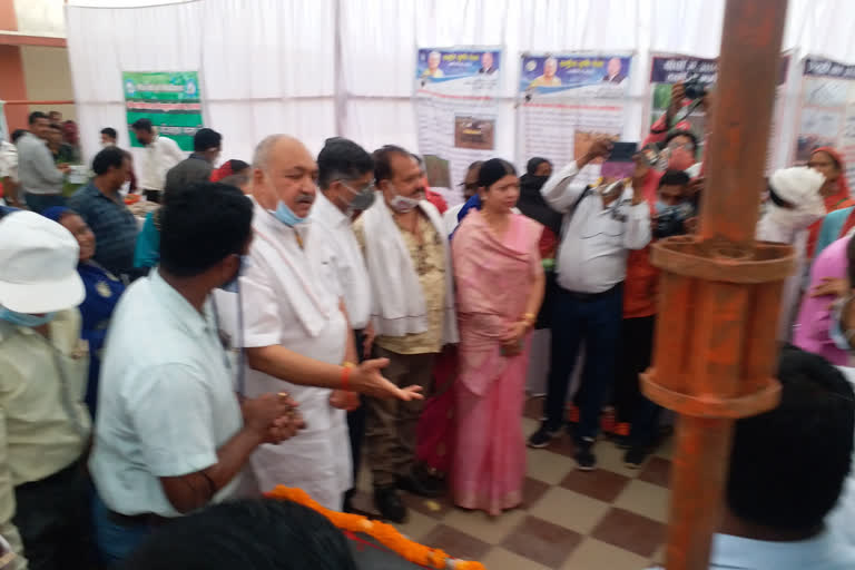 Agriculture Minister Ravindra Choubey attended Kisan Mela in bemetara