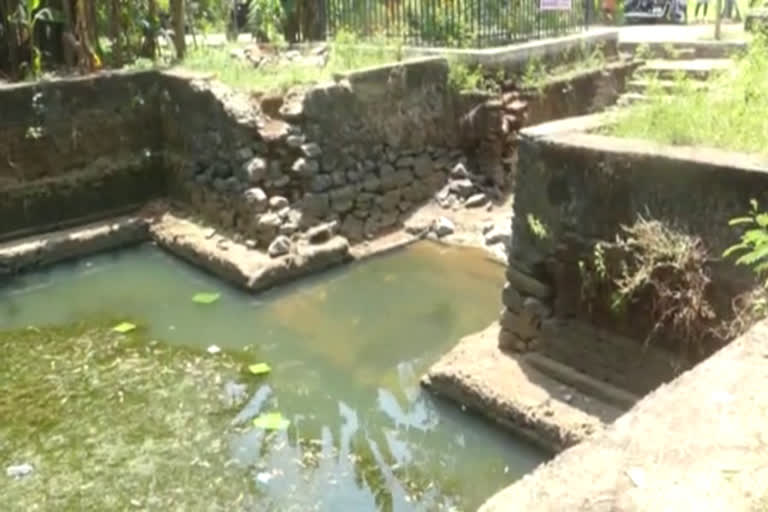 Durga Bhagwati temple pond at Cherukavu Ikkarappadi  temple committee said panchayath to demolish Durga Bhagwati temple pond  ചെറുകാവ് ഐക്കരപ്പടി ദുർഗ ഭഗവതി ക്ഷേത്രം  ക്ഷേത്രക്കുളം പൊളിച്ച് മാറ്റാൻ ശ്രമമെന്ന് അമ്പല കമ്മറ്റി