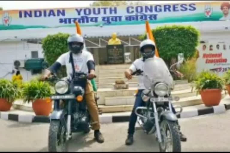 Youth Congress  farmers' protest  Youth Congress members drive 3000 km to spread awareness about farmers' protest  Srinivas BV  youth congress members drive 3000 km to spread awareness about farmers protest  കർഷക പ്രതിഷേധം; ജനങ്ങളിലേക്കെത്തിക്കാന്‍ ഡല്‍ഹിയിലേക്ക് യൂത്ത് കോണ്‍ഗ്രസ് പ്രവര്‍ത്തകരുടെ ബൈക്ക് യാത്ര  കർഷക പ്രതിഷേധം  ഡല്‍ഹിയിലേക്ക് യൂത്ത് കോണ്‍ഗ്രസ് പ്രവര്‍ത്തകരുടെ ബൈക്ക് യാത്ര  യൂത്ത് കോണ്‍ഗ്രസ്  ബൈക്ക് യാത്ര