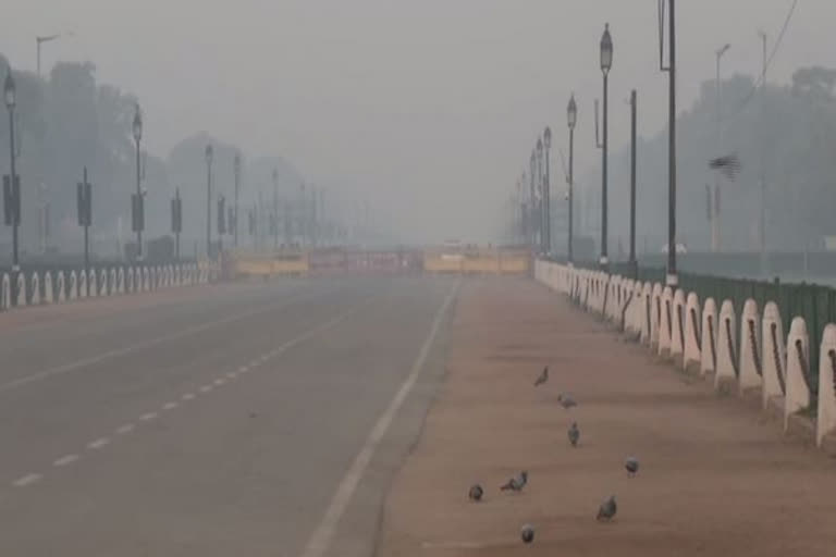 Delhi's air quality at 'very poor' category on Friday  വായുനിലവാരം  ഡൽഹിയിലെ വായുനിലവാരം  Delhi's air quality  'very poor' category  വായു ഗുണനിലവാര സൂചിക  സിസ്റ്റം ഓഫ് എയർ ക്വാളിറ്റി ആൻഡ് വെതർ ഫോർകാസ്റ്റിംഗ് ആൻഡ് റിസർച്ച്  System of Air Quality and Weather Forecasting And Research