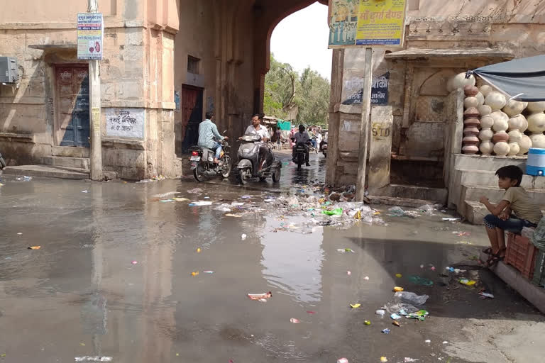Safai workers on strike in Jalore, जालोर में सफाई व्यवस्था बदहाल