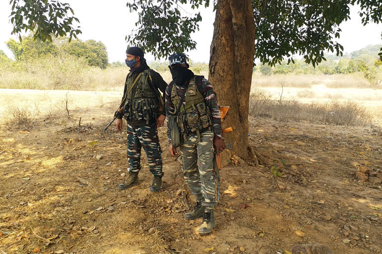 Naxalites kidnapped Munshi of road construction scheme