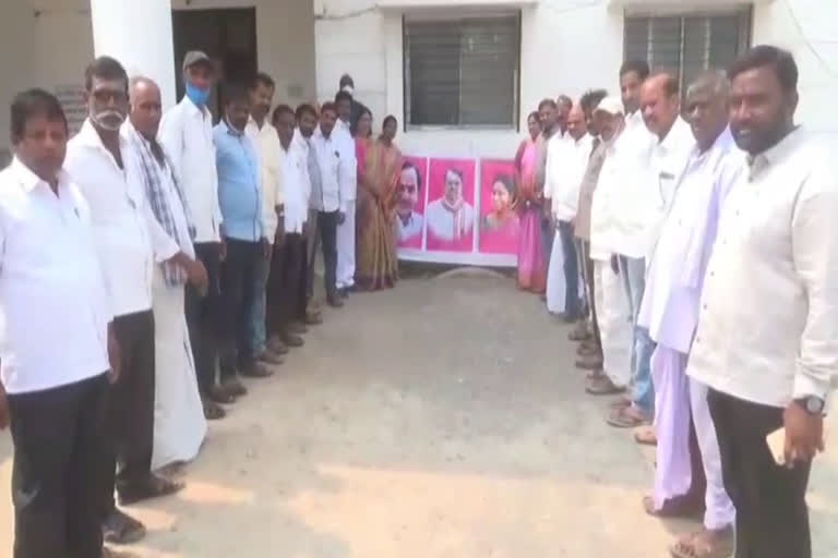 palabhishekam-to-cm-kcr-for-budget-allocations-at-banswada-in-kamareddy-district