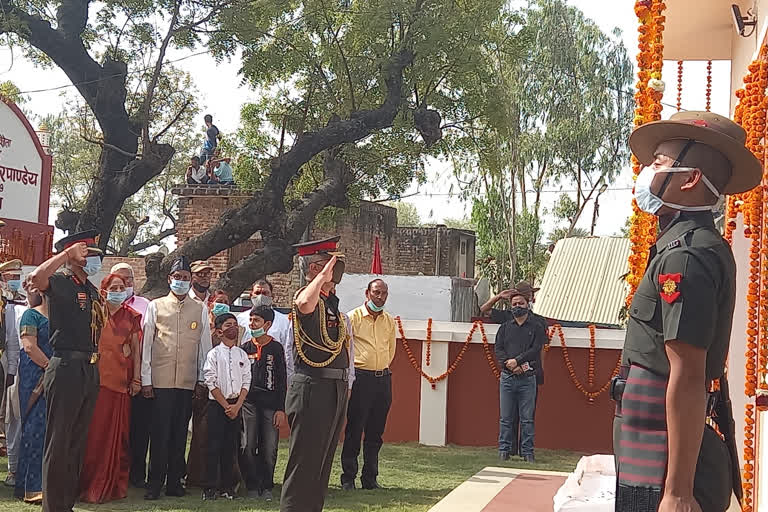 शहीद कैप्टन कैप्टन मनोज पांडेय की प्रतिमा का अनावरण.