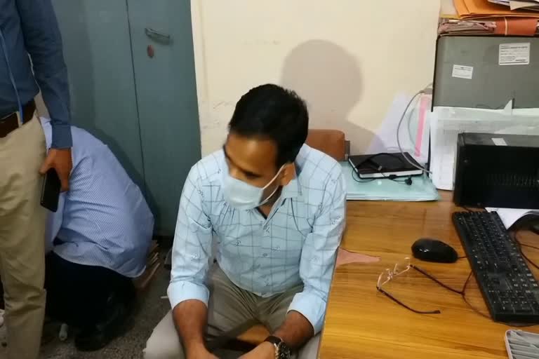 Rajasthan Housing board engineer, engineer arrested for taking bribe