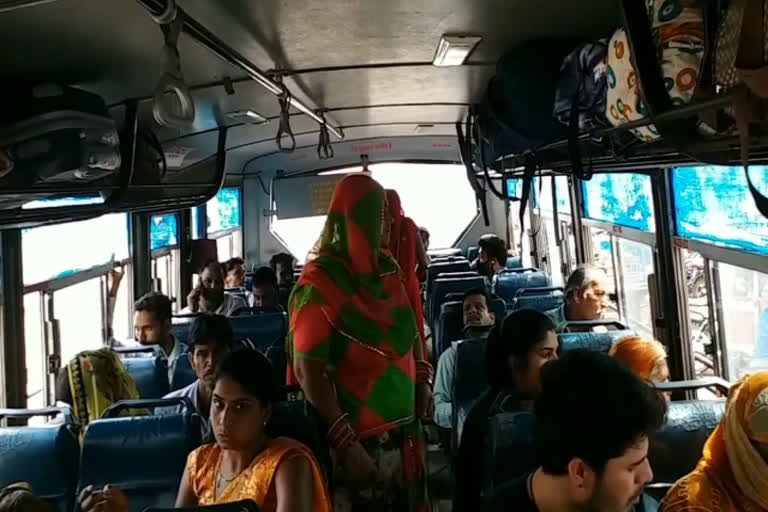 Passengers traveling in buses without masks and social distancing