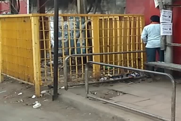 Raipur bus stop became toilet