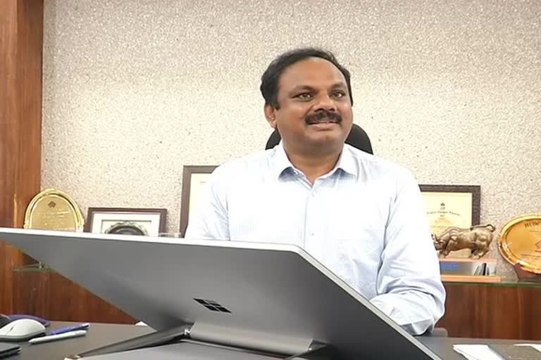 crda ex commissioner cherukuri sridhar attended cid investigation in vijayawada