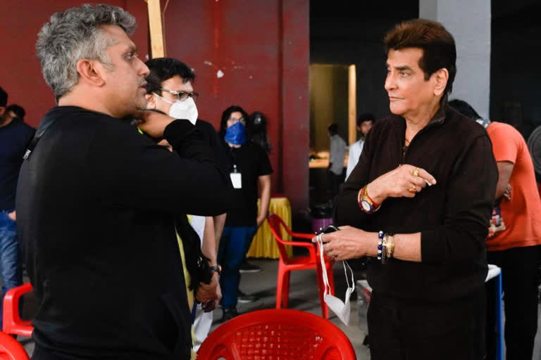 Jitendra on the set of 'A Villain Returns'