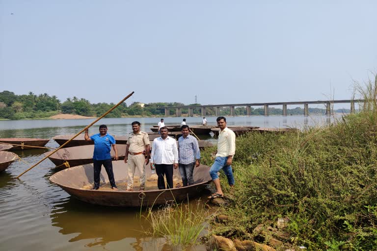 Police raid on illegal sand smugglers