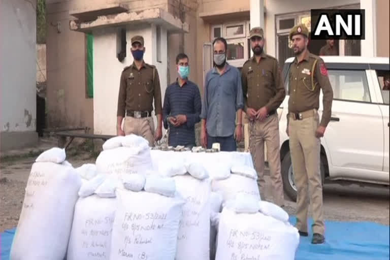 Two drug peddlers held in J-K's Tikri  മയക്കുമരുന്നുമായി രണ്ട് പേർ പൊലീസ് പിടിയിൽ  തിക്രി  ജമ്മു- ശ്രീനഗർ ദേശീയപാത  ഉദംപൂർ പൊലീസ്  അഡീഷണൽ സൂപ്രണ്ട് ഓഫ് പൊലീസ്