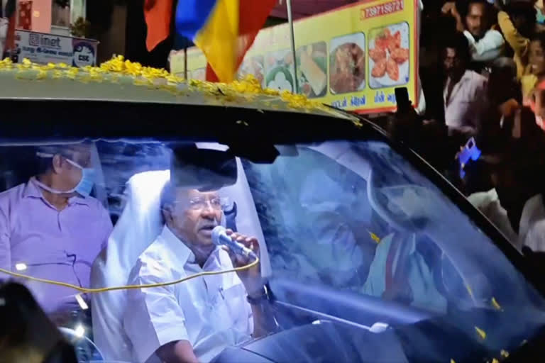 பாமக தலைவர் ராமதாஸ் வாக்கு சேகரித்தார்