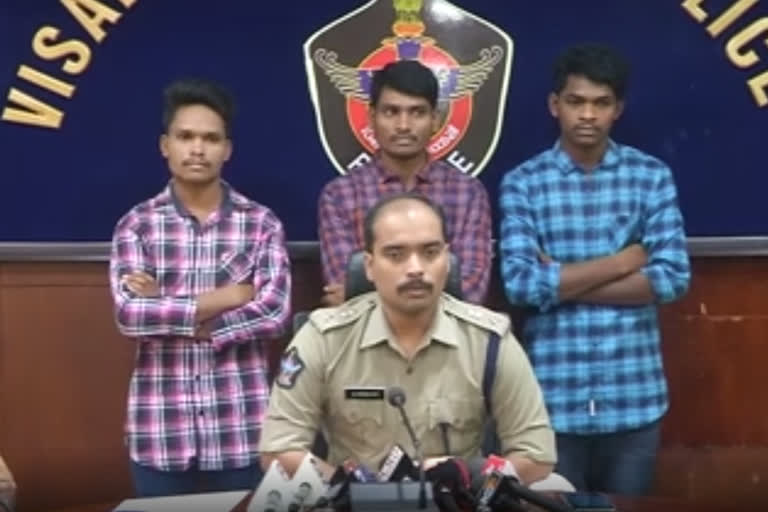 Three Maoist aides surrender to cops in Vishakapatnam