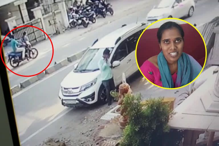 thief stole the gold chain from the woman's neck in hyderabad