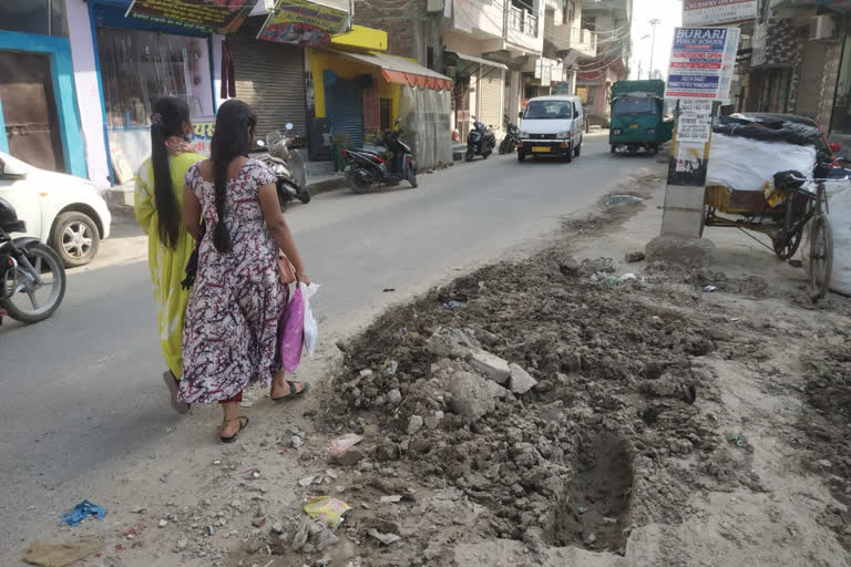 burari people facing problem due to road