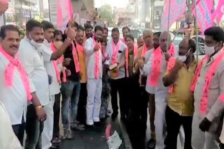 TRS leaders participated in  vani devi victory celebrations at chaitanyapuri in hyderabad