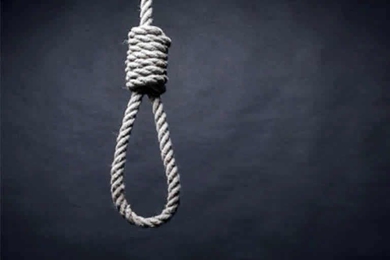 Girl commits suicide after being molested  girl commits suicide in UP  crime against woman in UP  sitapur girl commits suicide  UP molestation  ബലാത്സംഗത്തിനിരയായ പെൺകുട്ടി ആത്മഹത്യ ചെയ്തു  ഇമാലിയ സുൽത്താൻപുർ  rape  ബലാത്സംഗം