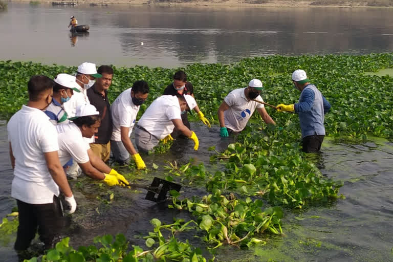 Health Minister Banna Gupta launched cleanliness campaign in Swarna Rekha River