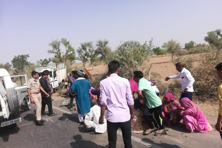 Pickup full of laborers overturned, मजदूरों से भरी पिकअप पलटी