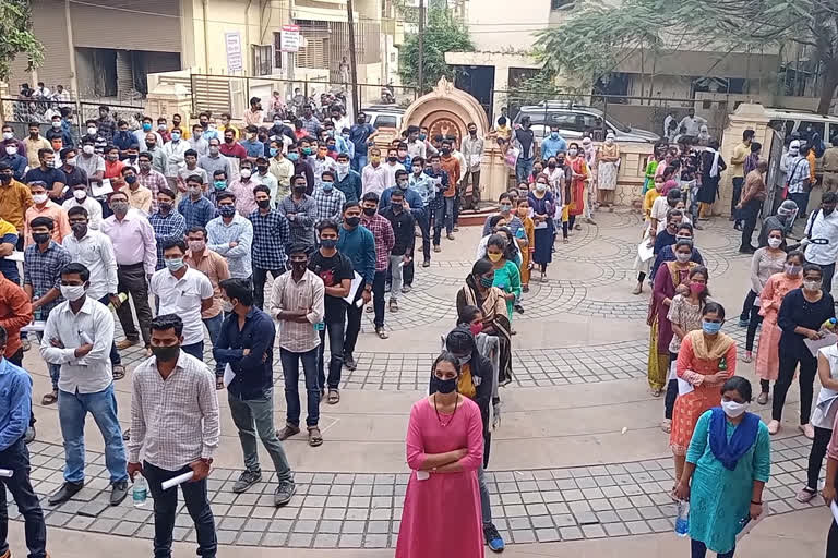 एमपीएससी परीक्षेला सुरुवात; लॉकडाऊनमुळे विद्यार्थ्याची गैरसोय