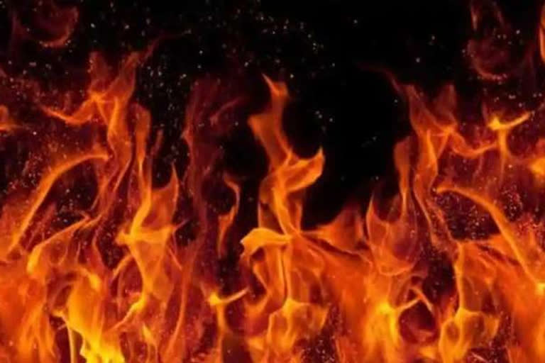 Husband commits suicide after setting wife on fire; Daughter seriously injured