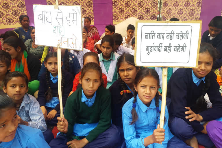 Student protest demanding the construction of a bridge in Langurgad river