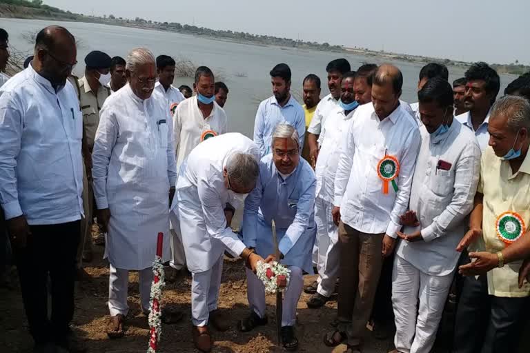 DCM Karajola gave drive to Rajanala Lake filling project