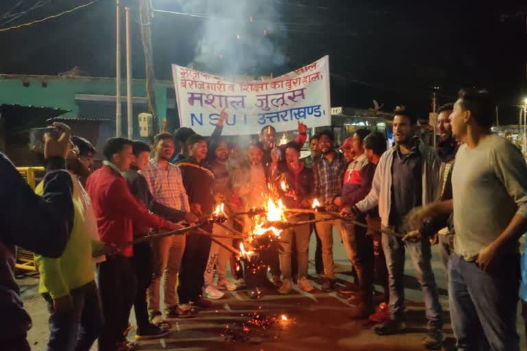 NSUI protests against state government in Gairsain