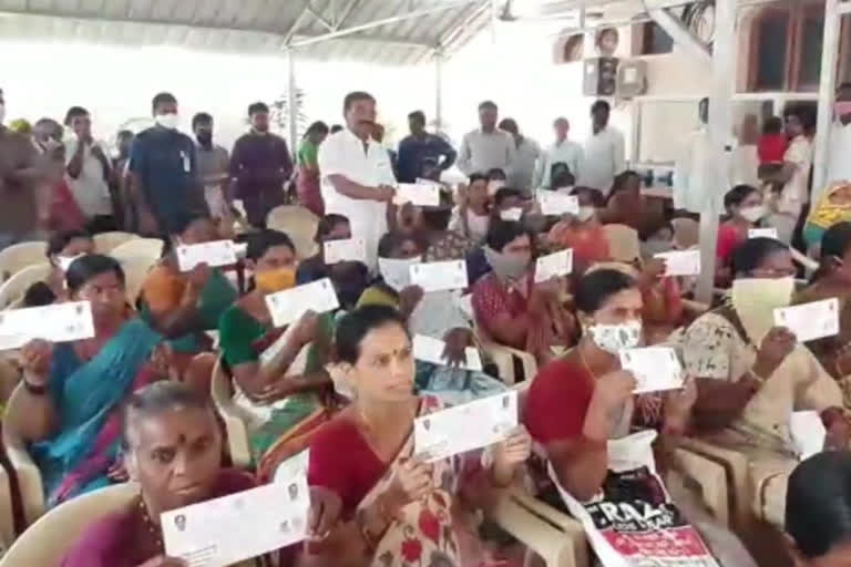 State Agriculture Minister Singireddy Niranjan Reddy handed over checks to Kalyana Lakshmi, Shadi Mubarak and beneficiaries at the Wanaparthy