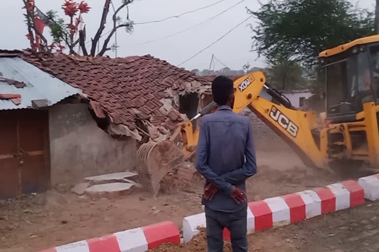 action against encroachment, encroachment in Manoharthana