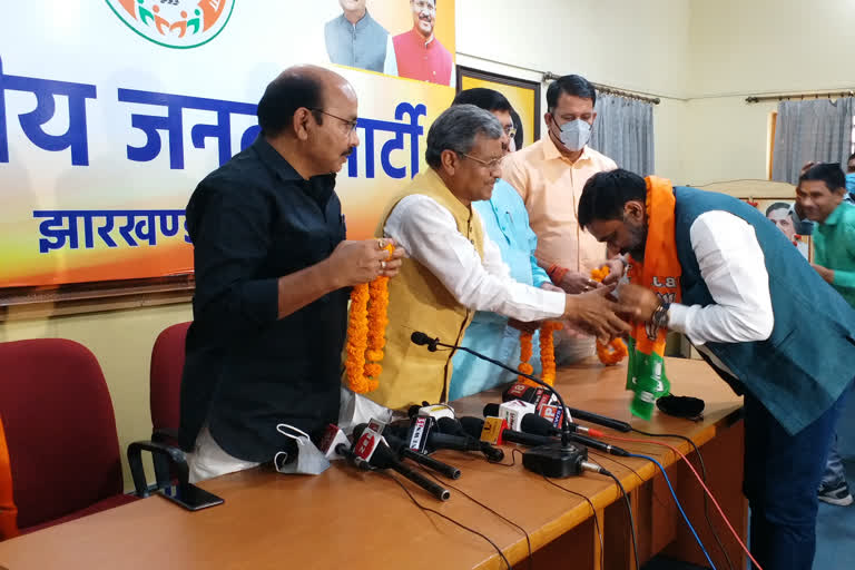 AJSU leader Ganga Narayan Singh joins BJP in Ranchi