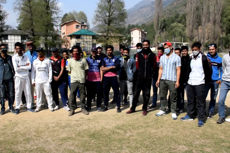 The players protested against the temporary vagitable  market shift in kullu