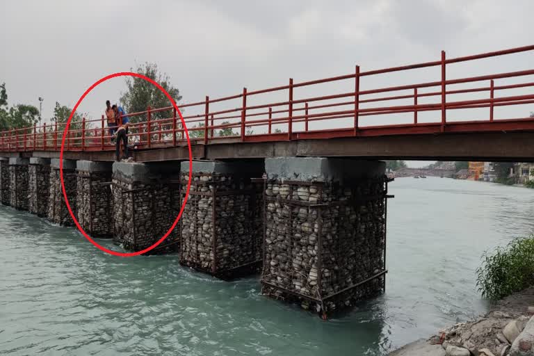 temporary-bridge-sunk-in-haridwar-even-before-kumbh