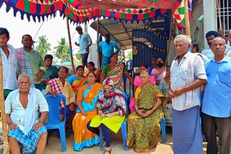 Wife protest in front of Husband house