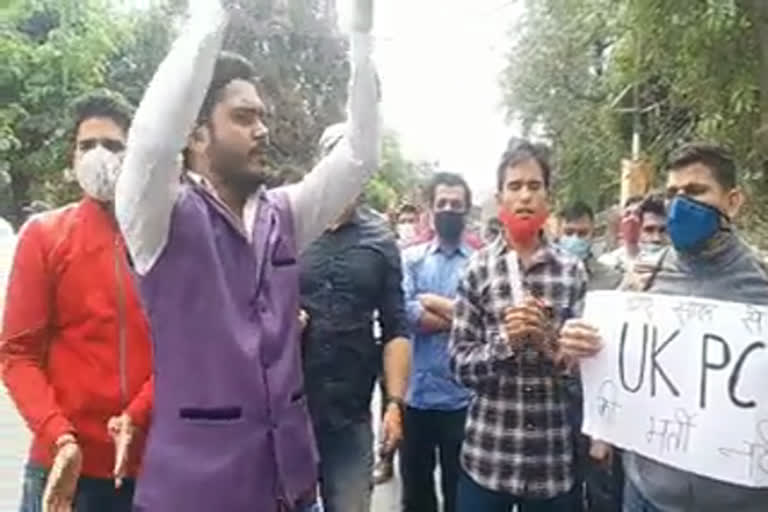 unemployed-protest-demanding-pcs-recruitment-in-dehradun