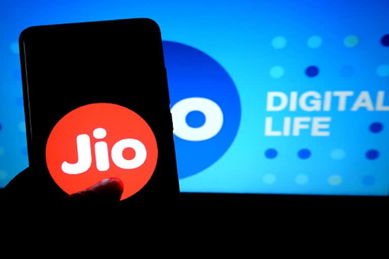 Reliance Jio 4G Download Speed Dips for 2 Months Straight, Vi Gains in February: Trai