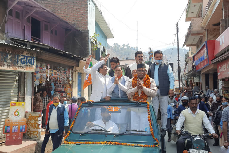 Workers welcomed BJP state president Madan Kaushik in  Bageshwar