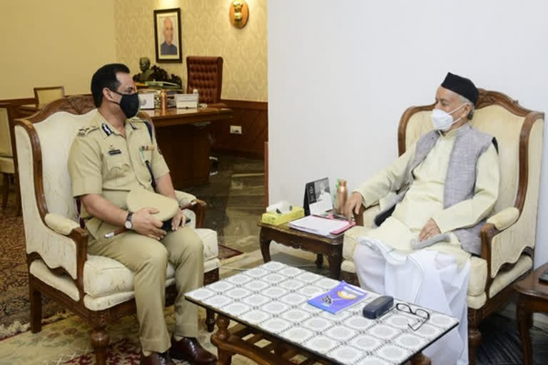 Nagrale meets Maharashtra governor Nagrale meets Koshyari Koshyari meets Mumbai top cop Antilia bomb scare case Mumbai top cop Nagrale meets Maharashtra governor അംബാനി കേസ് മുംബൈ പൊലീസ് കമ്മിഷണര്‍