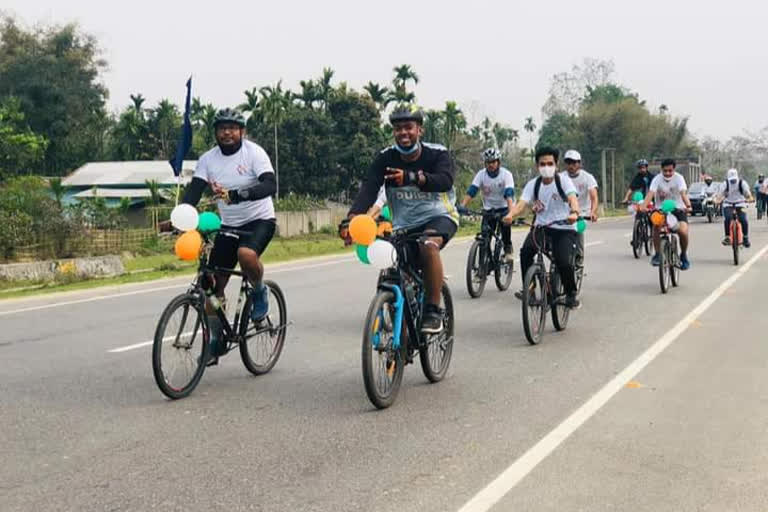 ভোটাৰক সজাগ কৰাৰ বাবে চাইকেল ৰেলীৰ আয়োজন ডিব্ৰুগড় প্ৰশাসনৰ