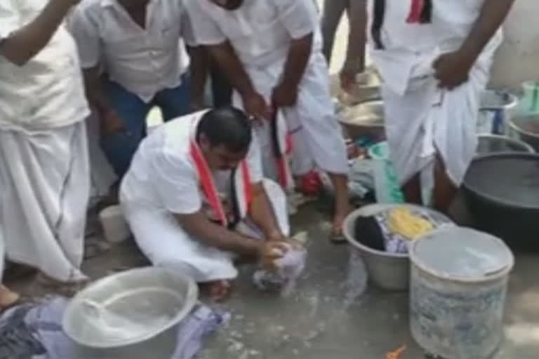 AIADMK candidate took a strange way to woo the voter