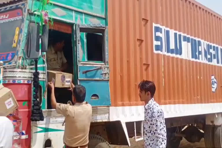 Latest news of Chaumun Jaipur,  news of Chaumun,  Excise police action in Chaumu,  caught a truck full of liquor